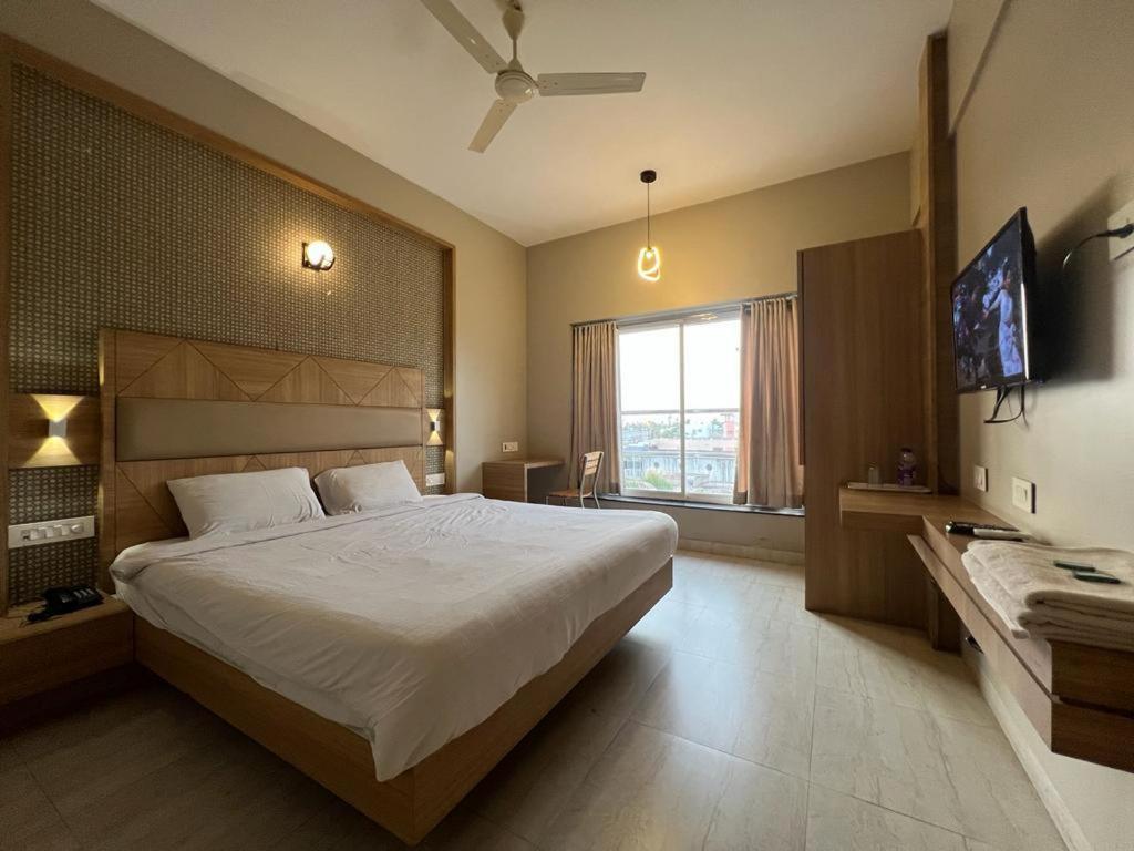 Hotel Shahi Executive Malkapur  Exterior photo
