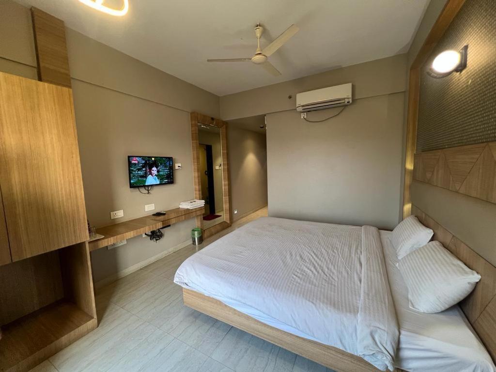Hotel Shahi Executive Malkapur  Exterior photo